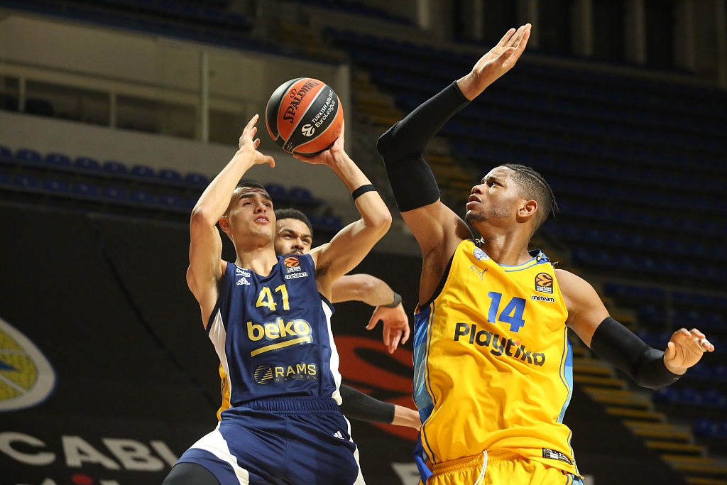 欧篮联冲刺阶段再迎强敌,浙江稠州队长鼓劲,主帅态度——赛场秩序良好,身体对抗强度拉满的简单介绍 欧篮联冲刺阶段再迎强敌,浙江稠州队长鼓劲,主帅态度——赛场秩序良好,身体对抗强度拉满的简单介绍